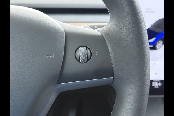 Tesla Model Y RWD 300pk Trekhaak SOH 92% Warmtepomp LFP-Accu Leer Lmv Camera's Panoramadak Adap.Cruise Navi Ecc Autopilot Stoel+Stuur+Achterbank Verwarming Elek.Achterklep Dodehoek detector Draadloze telefoonlader 1e Eigenaar 1.600KG Trekgewicht Fabrieksgarantie op Motor en Accu tot 22-04-2032/160.000km