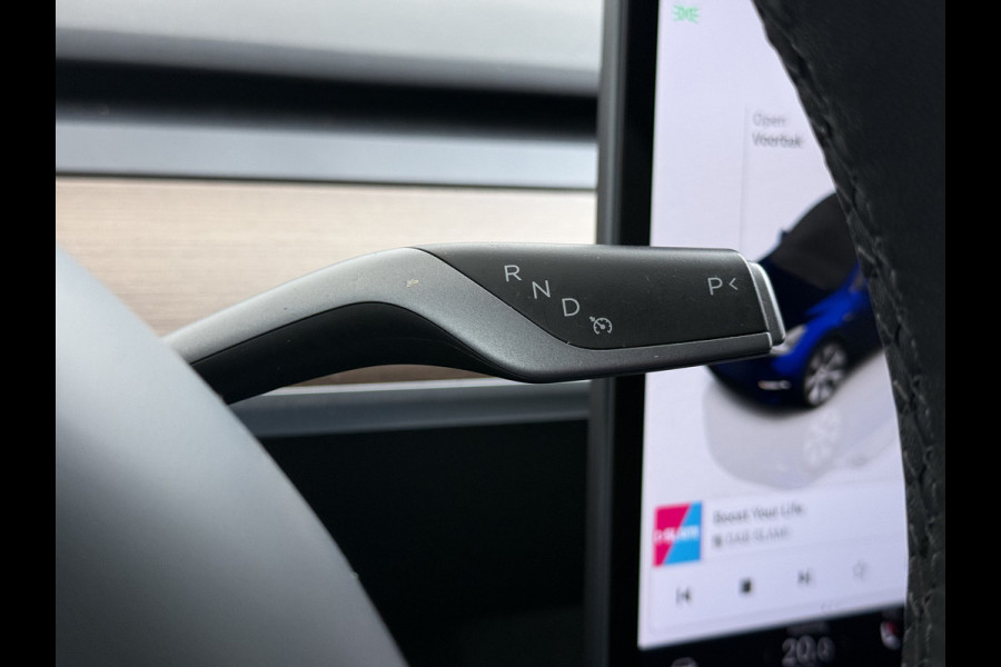 Tesla Model Y RWD 300pk Trekhaak SOH 92% Warmtepomp LFP-Accu Leer Lmv Camera's Panoramadak Adap.Cruise Navi Ecc Autopilot Stoel+Stuur+Achterbank Verwarming Elek.Achterklep Dodehoek detector Draadloze telefoonlader 1e Eigenaar 1.600KG Trekgewicht Fabrieksgarantie op Motor en Accu tot 22-04-2032/160.000km