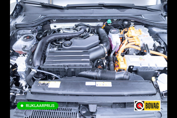 Volkswagen Golf 1.5 eHybrid Style Edition | Nw. model | Elec. Panoramadak | Stoel- & Stuurverwarming | Adap. Cruise | 360 Camera, Headup Display, Ergo Active Stoel met massage, Sfeerverlichting IQ Led