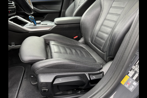BMW i4 eDrive40 84 kWh | M-Pakket | Schuifdak | Dravitgrau metallic | NL-Auto |