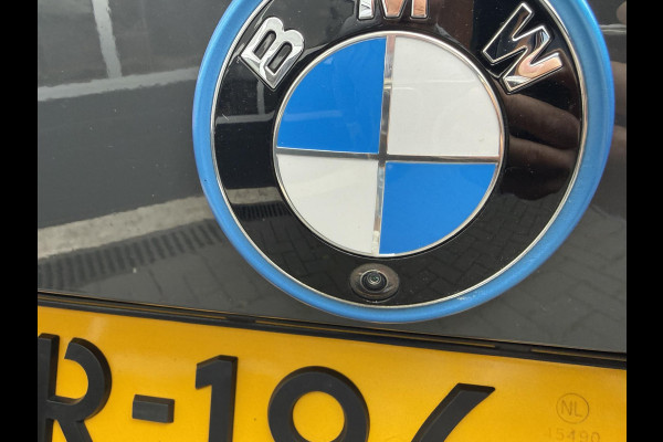 BMW i4 eDrive40 84 kWh | M-Pakket | Schuifdak | Dravitgrau metallic | NL-Auto |