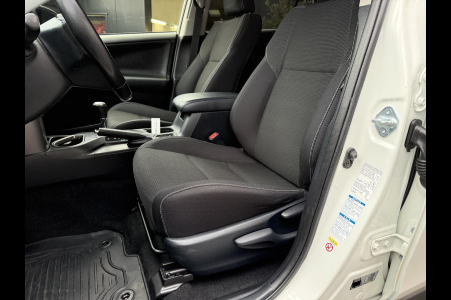 Toyota RAV4 2.5 Hybrid AWD 4x4 Dynamic | 1650kg Trekgewicht geremd | Automaat | Trekhaak | Camera | NL-Auto |