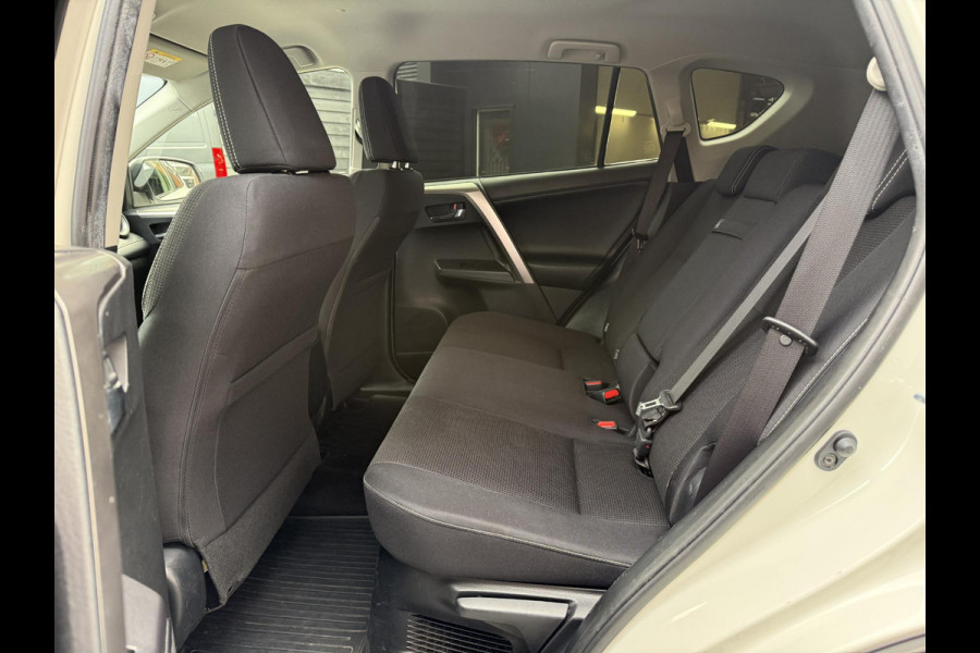 Toyota RAV4 2.5 Hybrid AWD 4x4 Dynamic | 1650kg Trekgewicht geremd | Automaat | Trekhaak | Camera | NL-Auto |