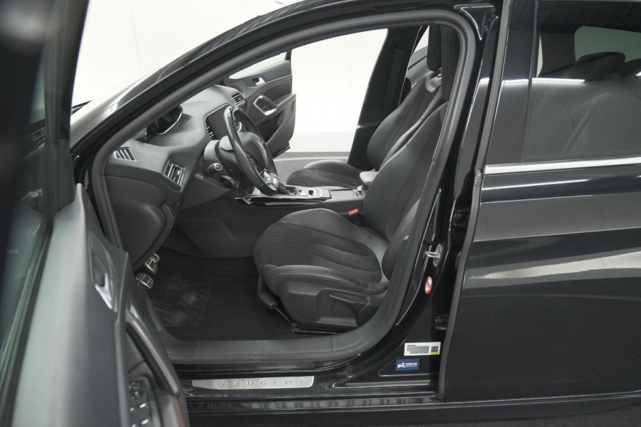 Peugeot 308 SW PureTech 130 GT-line | Trekhaak | Panoramadak | Camera | Alcantara Bekleding | Dodehoekdetectie