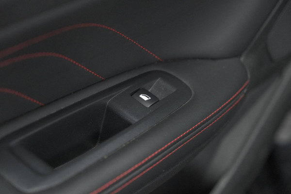Peugeot 308 SW PureTech 130 GT-line | Trekhaak | Panoramadak | Camera | Alcantara Bekleding | Dodehoekdetectie