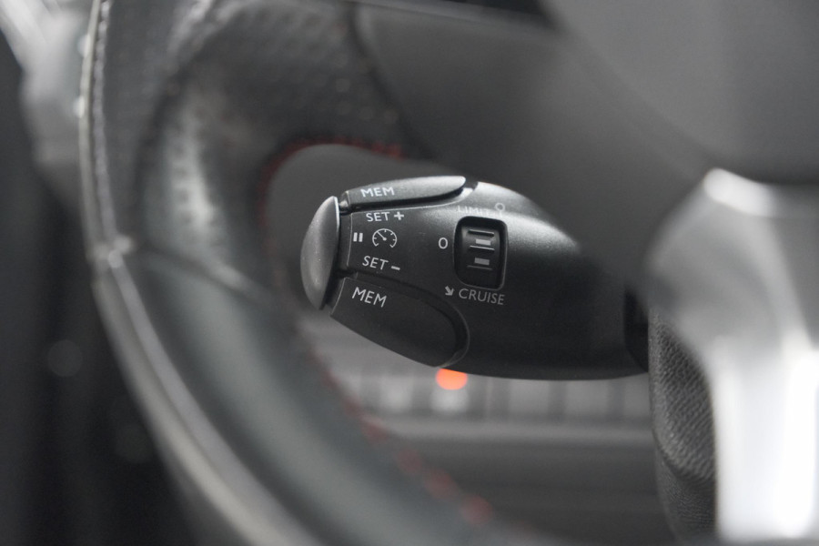 Peugeot 308 SW PureTech 130 GT-line | Trekhaak | Panoramadak | Camera | Alcantara Bekleding | Dodehoekdetectie