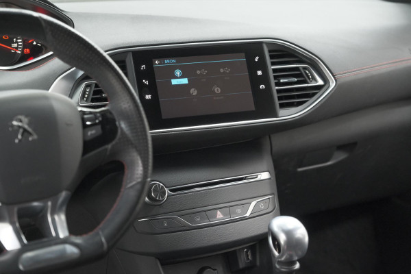 Peugeot 308 SW PureTech 130 GT-line | Trekhaak | Panoramadak | Camera | Alcantara Bekleding | Dodehoekdetectie