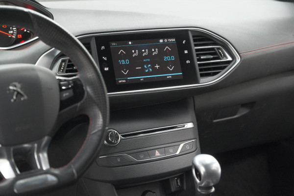 Peugeot 308 SW PureTech 130 GT-line | Trekhaak | Panoramadak | Camera | Alcantara Bekleding | Dodehoekdetectie