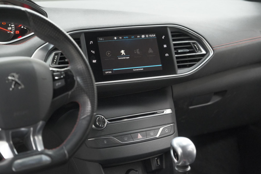 Peugeot 308 SW PureTech 130 GT-line | Trekhaak | Panoramadak | Camera | Alcantara Bekleding | Dodehoekdetectie