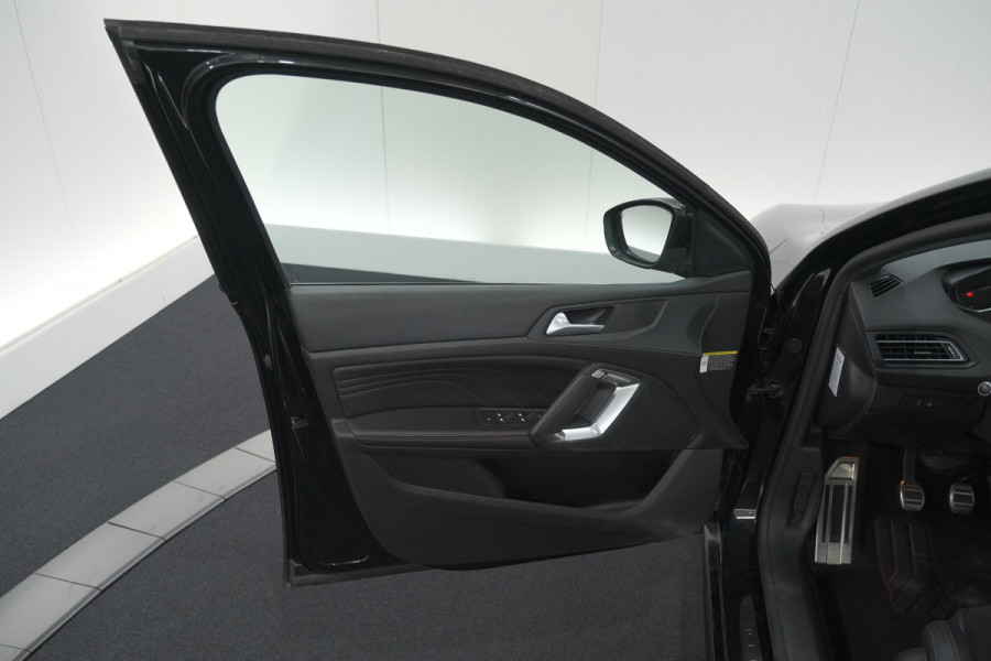Peugeot 308 SW PureTech 130 GT-line | Trekhaak | Panoramadak | Camera | Alcantara Bekleding | Dodehoekdetectie