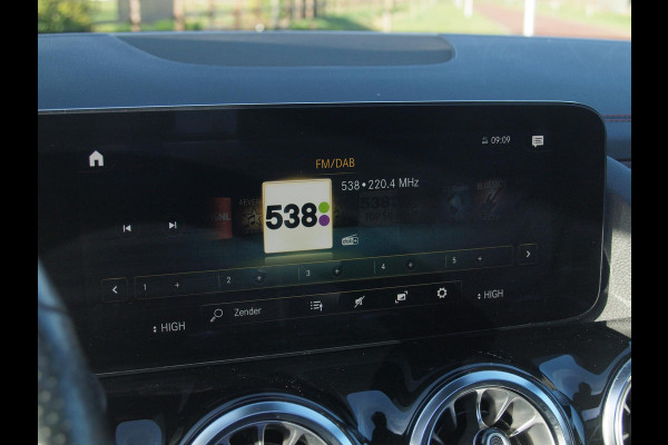 Mercedes-Benz EQA 250 Business Solution AMG 67 kWh | SOH 96% | Panoramadak | Head-Up Display | Burmester | 360 Camera |