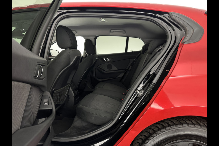 BMW 1-serie 116D EXECUTIVE EDITION *DIGI-COCKPIT | FULL-LED | NAVI-FULLMAP | AMBIENT-LIGHT | CRUISE | KEYLESS | PRIVACY-GLASS | ECC | PDC | 16"ALU*