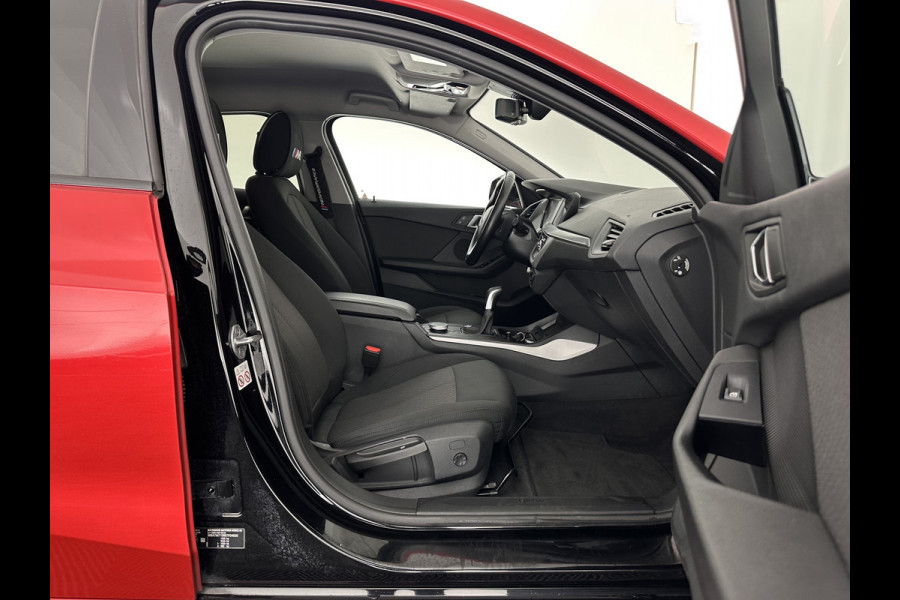 BMW 1-serie 116D EXECUTIVE EDITION *DIGI-COCKPIT | FULL-LED | NAVI-FULLMAP | AMBIENT-LIGHT | CRUISE | KEYLESS | PRIVACY-GLASS | ECC | PDC | 16"ALU*