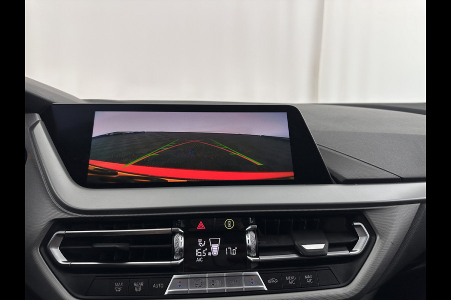 BMW 1-serie 116D EXECUTIVE EDITION *DIGI-COCKPIT | FULL-LED | NAVI-FULLMAP | AMBIENT-LIGHT | CRUISE | KEYLESS | PRIVACY-GLASS | ECC | PDC | 16"ALU*