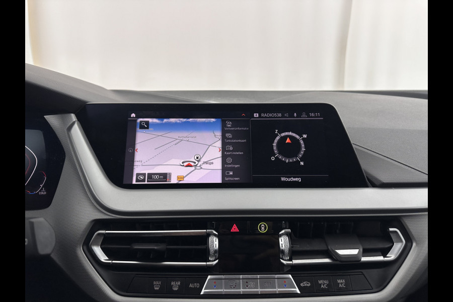 BMW 1-serie 116D EXECUTIVE EDITION *DIGI-COCKPIT | FULL-LED | NAVI-FULLMAP | AMBIENT-LIGHT | CRUISE | KEYLESS | PRIVACY-GLASS | ECC | PDC | 16"ALU*