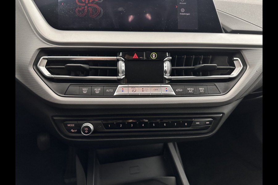 BMW 1-serie 116D EXECUTIVE EDITION *DIGI-COCKPIT | FULL-LED | NAVI-FULLMAP | AMBIENT-LIGHT | CRUISE | KEYLESS | PRIVACY-GLASS | ECC | PDC | 16"ALU*