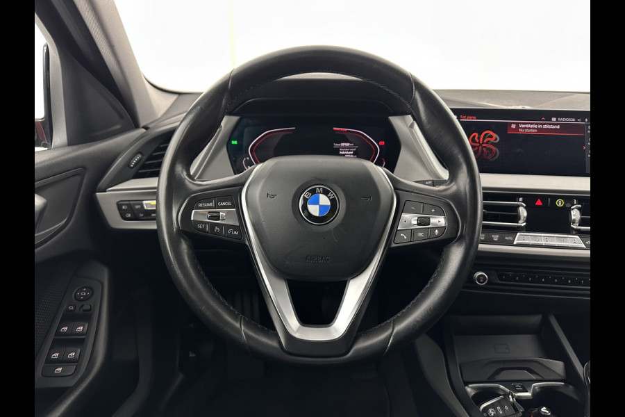 BMW 1-serie 116D EXECUTIVE EDITION *DIGI-COCKPIT | FULL-LED | NAVI-FULLMAP | AMBIENT-LIGHT | CRUISE | KEYLESS | PRIVACY-GLASS | ECC | PDC | 16"ALU*