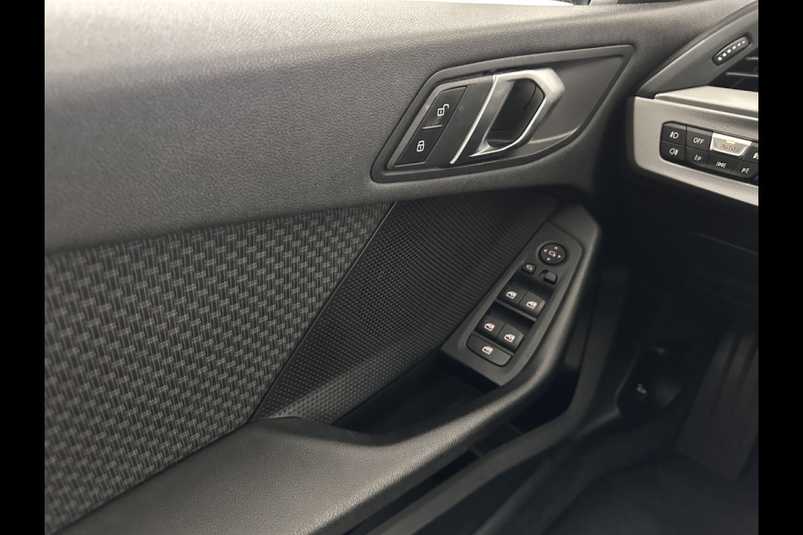 BMW 1-serie 116D EXECUTIVE EDITION *DIGI-COCKPIT | FULL-LED | NAVI-FULLMAP | AMBIENT-LIGHT | CRUISE | KEYLESS | PRIVACY-GLASS | ECC | PDC | 16"ALU*