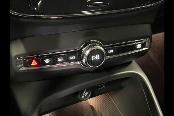 Volvo XC40 1.5 T5 Plug-in hybrid Ultimate Dark Open dak | Adat. cruise | 360 camera | Stuur-/stoelverwarming | Memory | Leder | Harman/Kardon