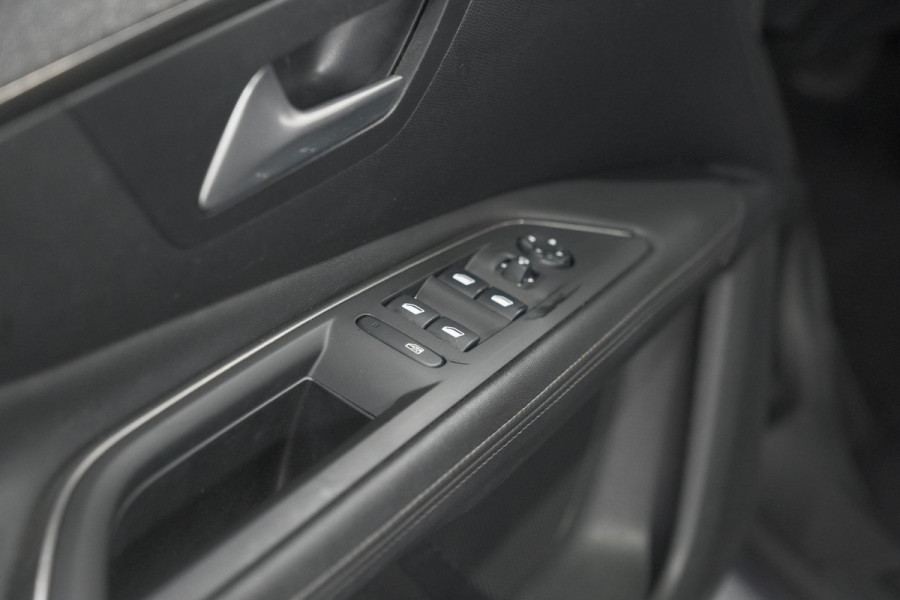 Peugeot 3008 PureTech 130 EAT6 Blue Lease Premium | Camera | Apple Carplay | Parkeersensoren | Climate Control