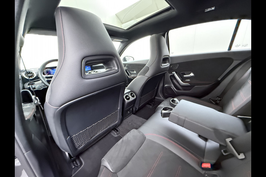 Mercedes-Benz A-Klasse 250e AMG // istronic // Panoramadak // Headup // 360 Camera // 19" // Carplay // Sfeerverlichting // Nightpakket // Memory