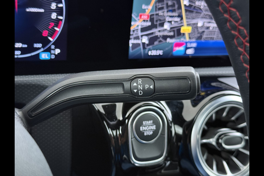 Mercedes-Benz A-Klasse 250e AMG // istronic // Panoramadak // Headup // 360 Camera // 19" // Carplay // Sfeerverlichting // Nightpakket // Memory