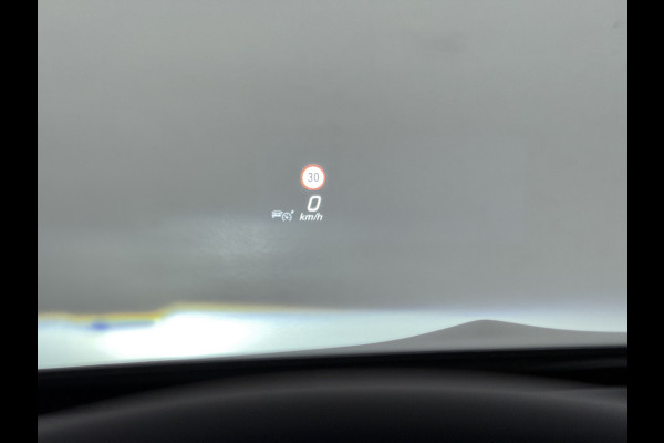 Mercedes-Benz A-Klasse 250e AMG // istronic // Panoramadak // Headup // 360 Camera // 19" // Carplay // Sfeerverlichting // Nightpakket // Memory