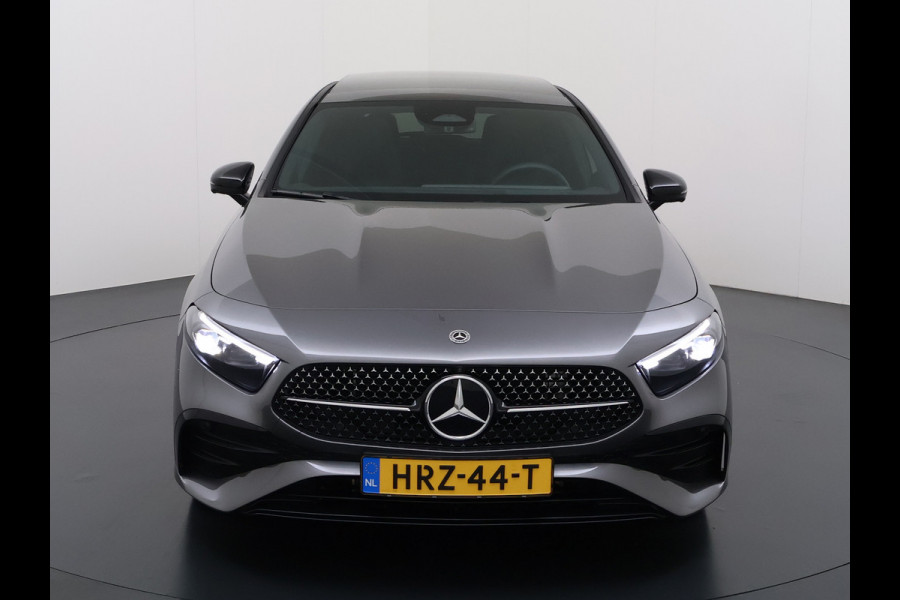 Mercedes-Benz A-Klasse 250e AMG // istronic // Panoramadak // Headup // 360 Camera // 19" // Carplay // Sfeerverlichting // Nightpakket // Memory