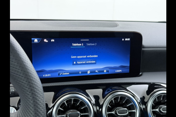 Mercedes-Benz A-Klasse 250e AMG // istronic // Panoramadak // Headup // 360 Camera // 19" // Carplay // Sfeerverlichting // Nightpakket // Memory
