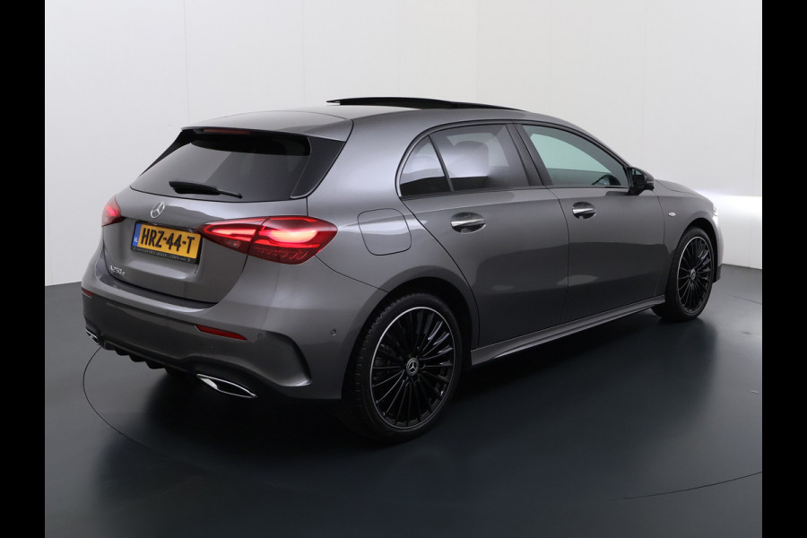 Mercedes-Benz A-Klasse 250e AMG // istronic // Panoramadak // Headup // 360 Camera // 19" // Carplay // Sfeerverlichting // Nightpakket // Memory