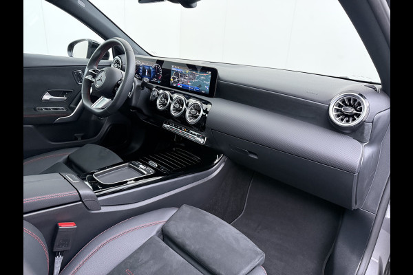 Mercedes-Benz A-Klasse 250e AMG // istronic // Panoramadak // Headup // 360 Camera // 19" // Carplay // Sfeerverlichting // Nightpakket // Memory
