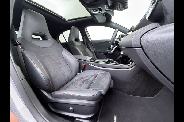 Mercedes-Benz A-Klasse 250e AMG // istronic // Panoramadak // Headup // 360 Camera // 19" // Carplay // Sfeerverlichting // Nightpakket // Memory