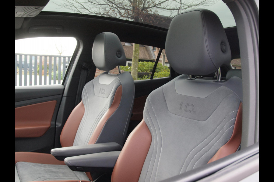 Volkswagen ID.4 First Max 77 kWh | SOH 91% | Panoramadak | Head-Up Display | Sfeerverlichting | 360 Camera |