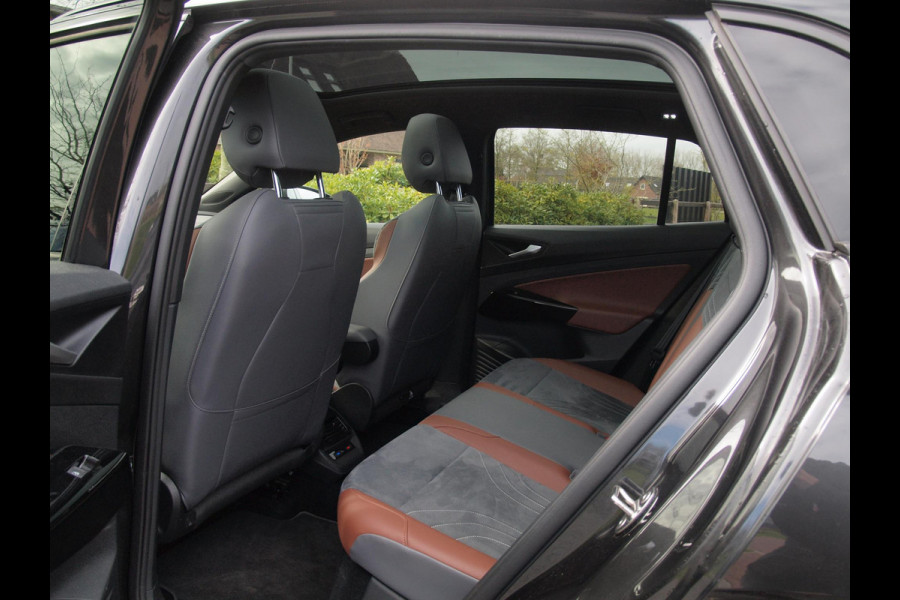 Volkswagen ID.4 First Max 77 kWh | SOH 91% | Panoramadak | Head-Up Display | Sfeerverlichting | 360 Camera |