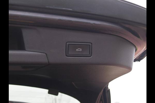 Volkswagen ID.4 First Max 77 kWh | SOH 91% | Panoramadak | Head-Up Display | Sfeerverlichting | 360 Camera |