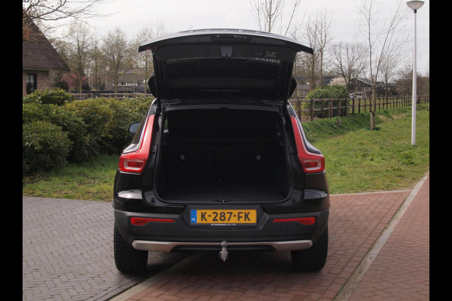 Volvo XC40 Recharge P8 AWD R-Design | SOH 92% | Panoramadak | Harman Kardon | Trekhaak | 360 Camera |