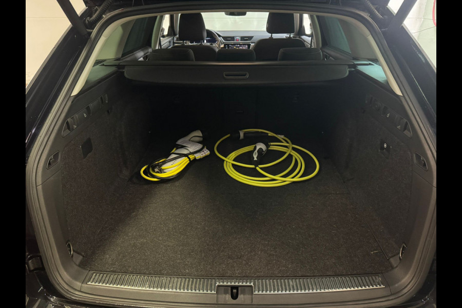 Škoda Superb Combi iV 218PK DSG HYBRID BUSINESS CAMERA/NAVI/VIRTUAL/STUURVERW.