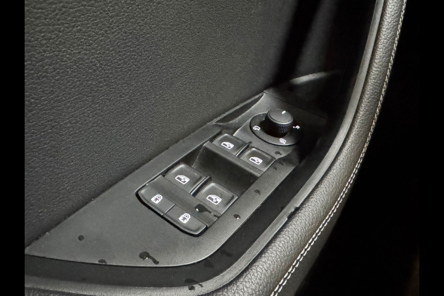 Škoda Superb Combi iV 218PK DSG HYBRID BUSINESS CAMERA/NAVI/VIRTUAL/STUURVERW.