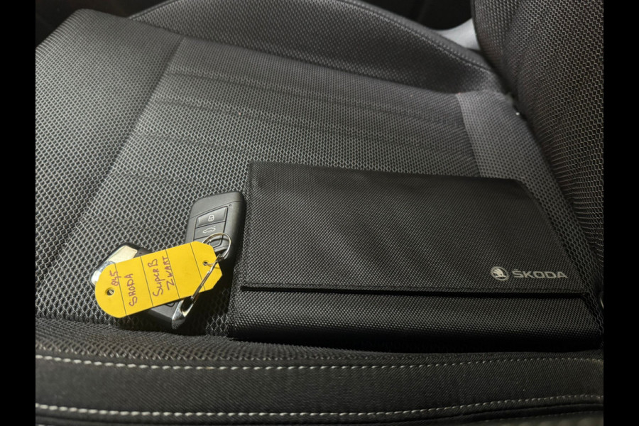 Škoda Superb Combi iV 218PK DSG HYBRID BUSINESS CAMERA/NAVI/VIRTUAL/STUURVERW.