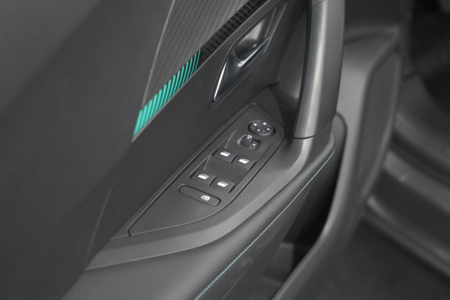 Peugeot 2008 PureTech 130 EAT8 Allure Pack | Trekhaak | Camera | Navigatie | Parkeersensoren