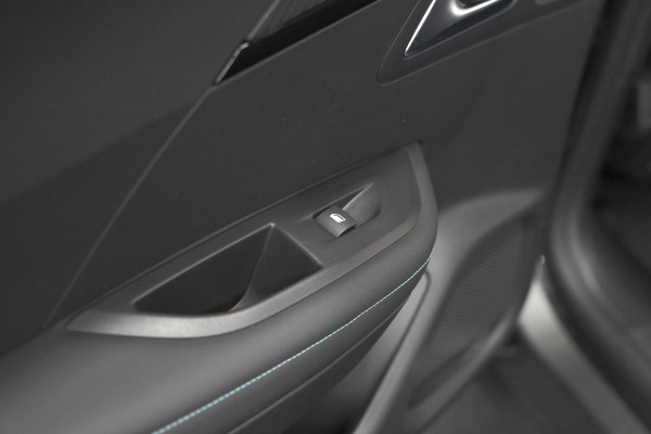 Peugeot 2008 PureTech 130 EAT8 Allure Pack | Trekhaak | Camera | Navigatie | Parkeersensoren