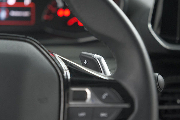 Peugeot 2008 PureTech 130 EAT8 Allure Pack | Trekhaak | Camera | Navigatie | Parkeersensoren