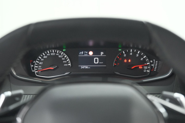 Peugeot 2008 PureTech 130 EAT8 Allure Pack | Trekhaak | Camera | Navigatie | Parkeersensoren