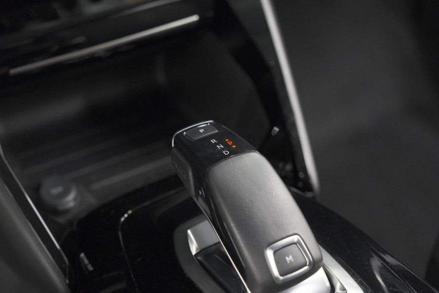 Peugeot 2008 PureTech 130 EAT8 Allure Pack | Trekhaak | Camera | Navigatie | Parkeersensoren