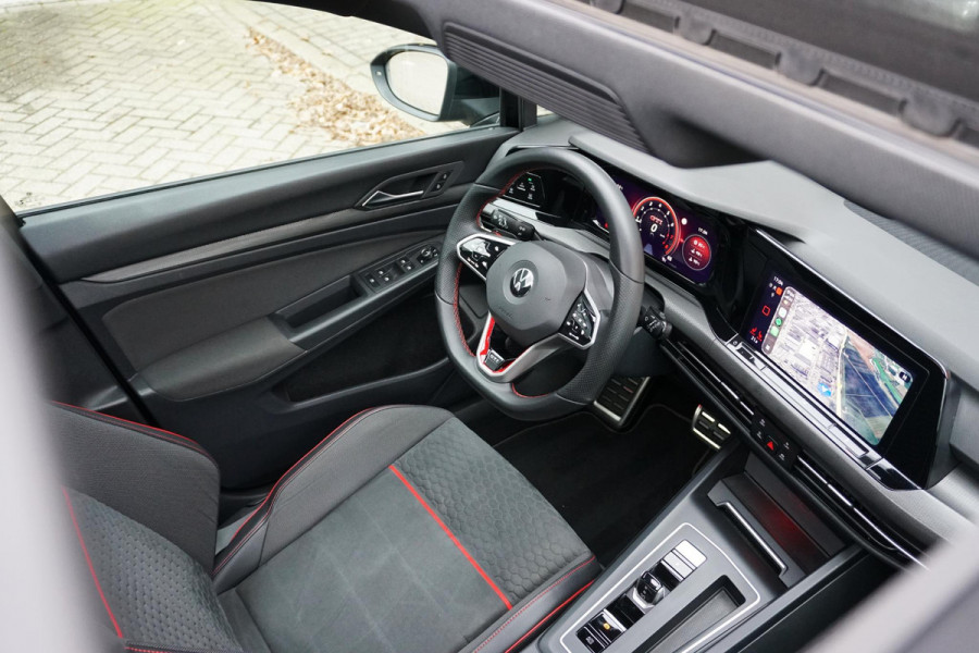 Volkswagen Golf 2.0 TSI GTI Clubsport 300PK + PANORAMADAK / STUURVERWARMING / 19"