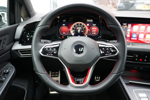 Volkswagen Golf 2.0 TSI GTI Clubsport 300PK + PANORAMADAK / STUURVERWARMING / 19"