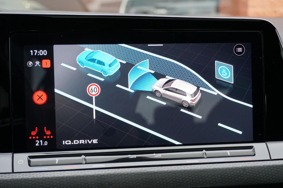 Volkswagen Golf 2.0 TSI GTI Clubsport 300PK + PANORAMADAK / STUURVERWARMING / 19"