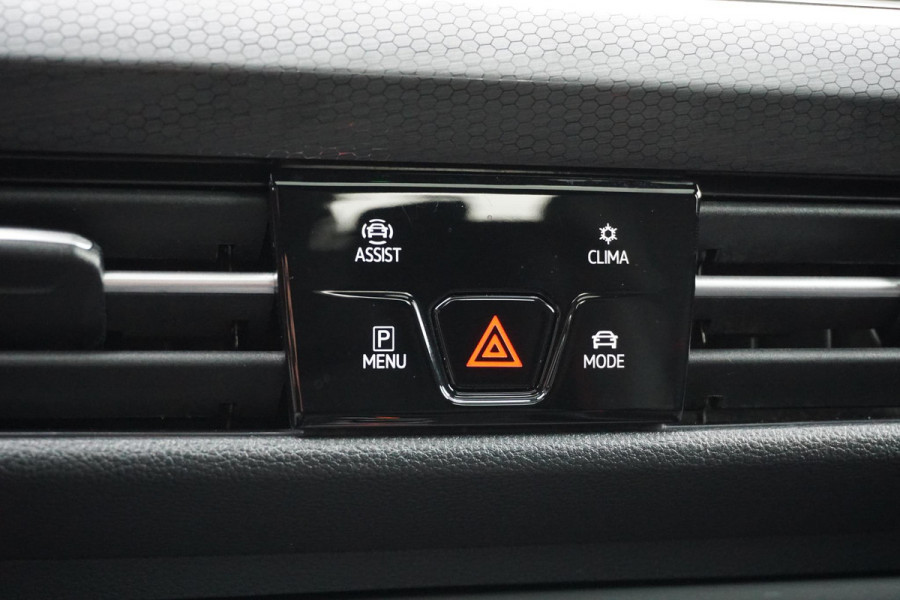 Volkswagen Golf 2.0 TSI GTI Clubsport 300PK + PANORAMADAK / STUURVERWARMING / 19"