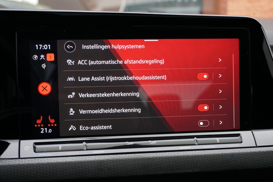 Volkswagen Golf 2.0 TSI GTI Clubsport 300PK + PANORAMADAK / STUURVERWARMING / 19"