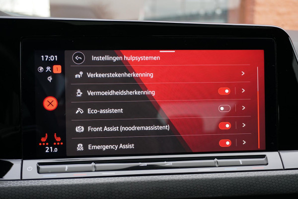 Volkswagen Golf 2.0 TSI GTI Clubsport 300PK + PANORAMADAK / STUURVERWARMING / 19"